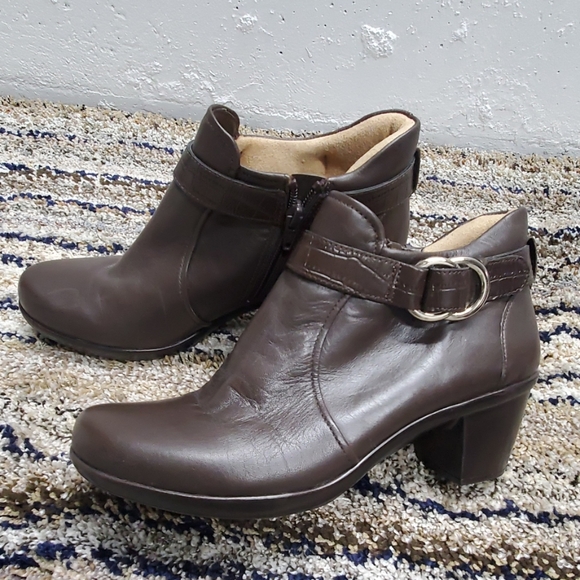 naturalizer ankle boots